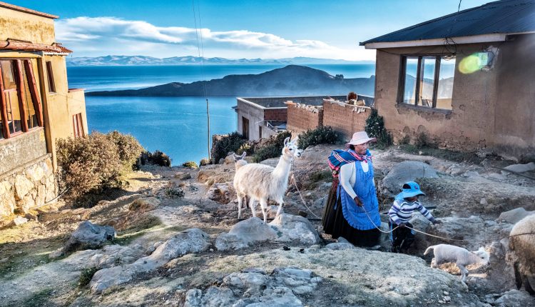 camina-y-explora-las-ruinas-incas-en-la-isla-mas-grande-del-lago-titicaca.jpg