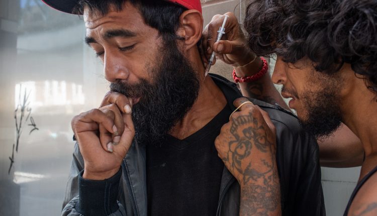 la-crisis-de-los-opioides-expuesta-en-fotos-de-un-barrio-muy-afectado.jpg