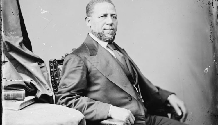 el-primer-senador-negro-de-los-estados-unidos-vivio-una-vida-extraordinaria.jpg