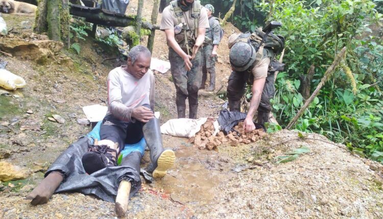 MINERO ILEGAL CAYÓ AL BARRANCO CON MATERIAL AURÍFERO