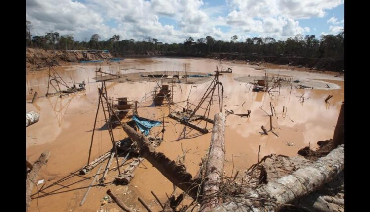 Zona de Perú golpeada por minería ilegal sufre inundaciones