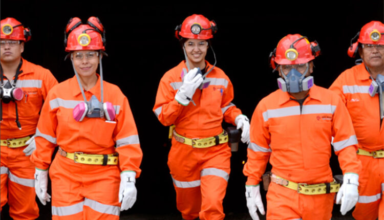 Casi 60 mil mujeres laboran en la minería en México: Sergio Almazán