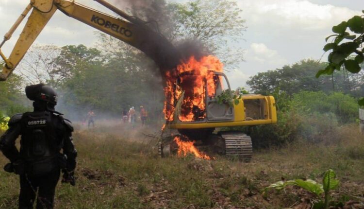 Colombia: Destruyeron maquinaria utilizada para minería ilegal en Bolívar