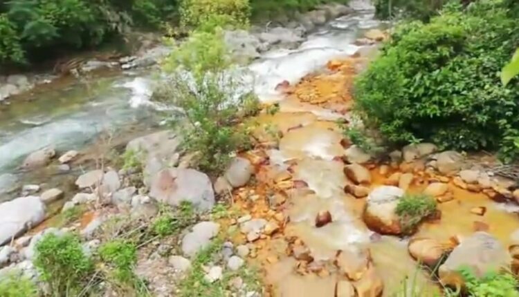 LUGAREÑOS REPORTAN NUEVA CONTAMINACIÓN EN EL RÍO SANTA ROSA