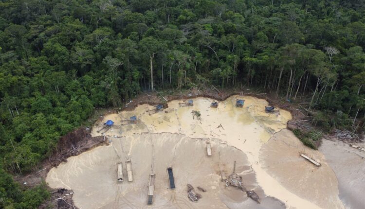 Destruyen 24 campamentos y un grifo durante megaoperativo contra la minería ilegal en Madre de Dios