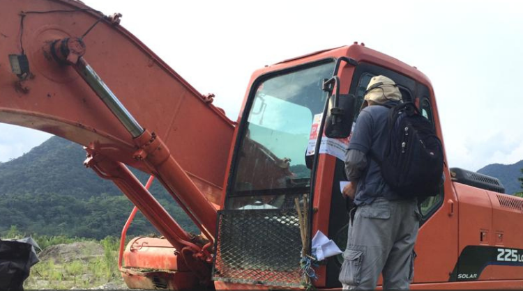 NEUTRALIZAN MAQUINARIA EN ZAMORA CHINCHIPE POR MINERÍA ILEGAL