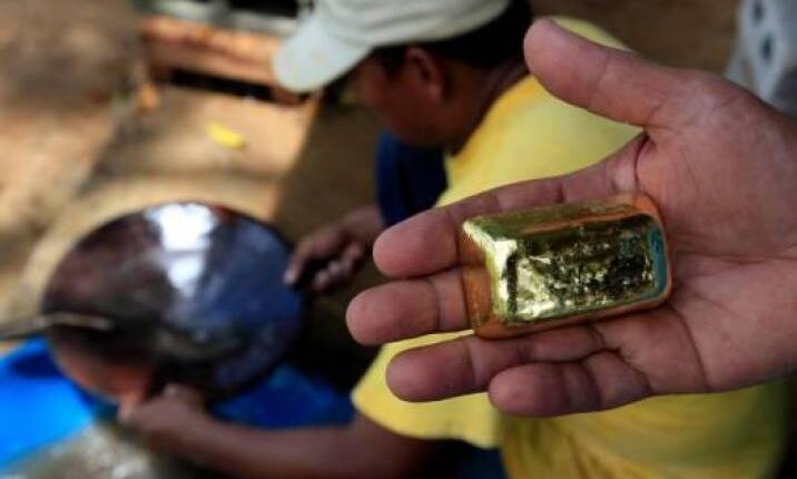 Presidente Duque propone centralizar compra de oro para evitar minería ilegal