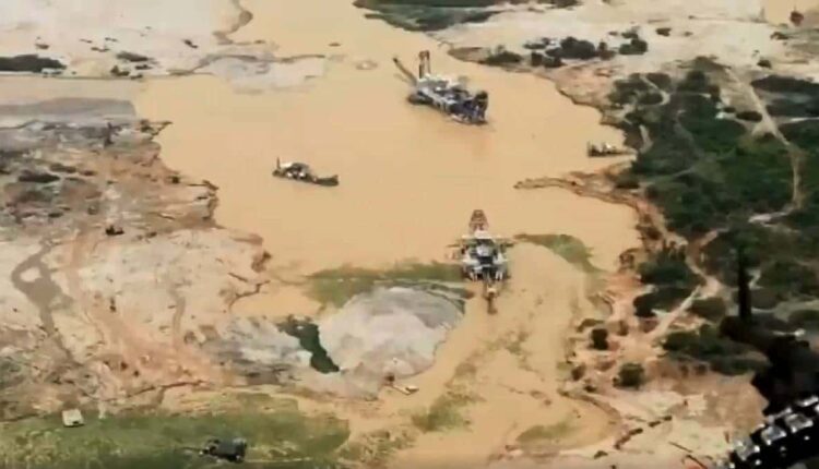 Daño ambiental: minería ilegal de oro desapareció al río Nechí