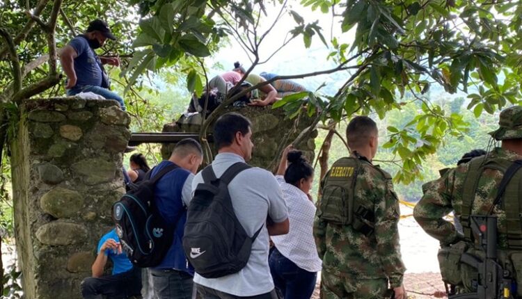 Rescate de los 11 mineros atrapados en Caldas se postergó por nueva inundación