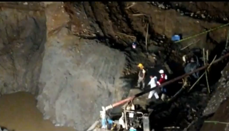 Rescatan cuerpos de mineros atrapados en Neira, Caldas