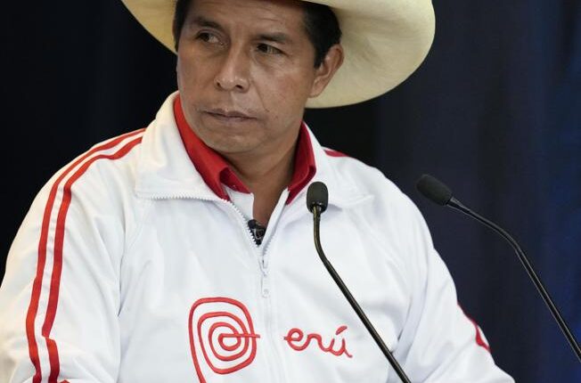 Castillo y Fujimori prometen revisar sector minero en Perú