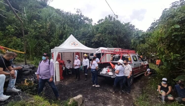 Autoridades rescatan a cinco mineros que estaban atrapados en un socavón en Amagá, Antioquia