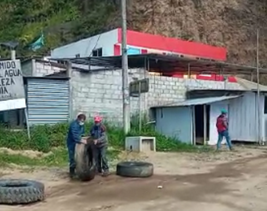 BUENOS AIRES: ANTIMINEROS AMENAZAN CON QUEMAR TRANSPORTE DE LA EMPRESA HANRINE