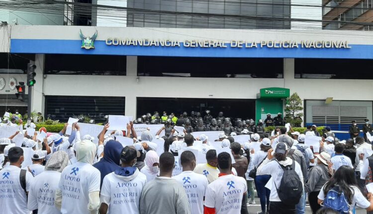 PROMINEROS IMBABUREÑOS LLEGARON A QUITO A RECLAMAR SUS DERECHOS