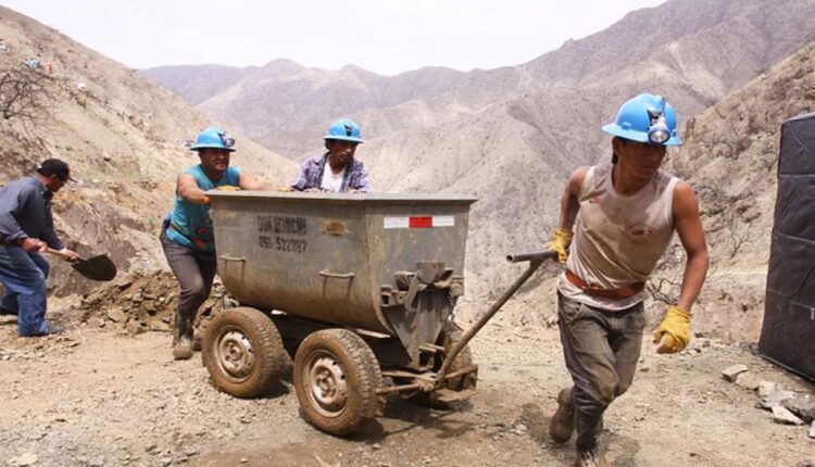 Minería generó más de 200.000 puestos laborales directos en mayo