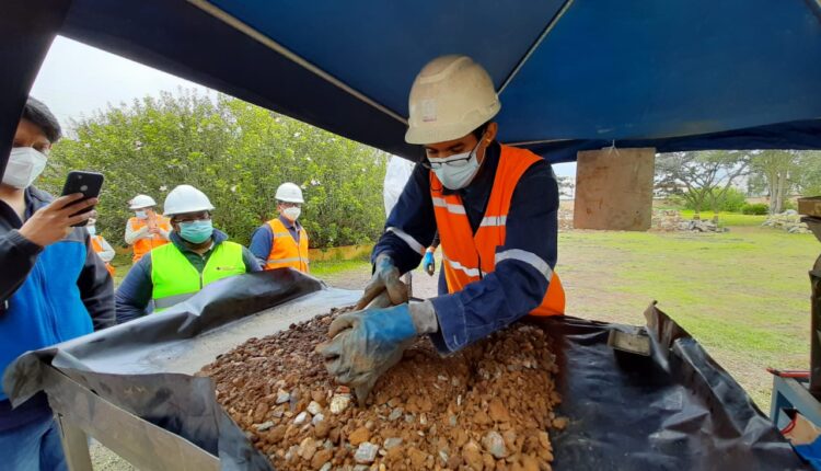 ENAMI EP SUPERVISÓ EL MUESTREO DE 1202 TONELADAS DE MATERIAL  MINERALIZADO INCAUTADO EN BUENOS AIRES (IMBABURA) PREVIO A SU  RECEPCIÓN