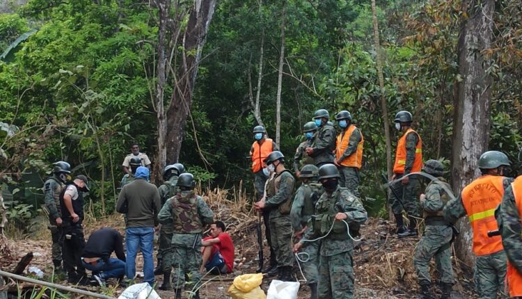 14 personas detenidas y material incautado en campamento minero ilegal en Zaruma