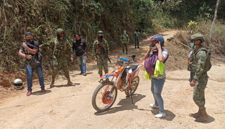 En operativo de control, uniformados destruyen dos entradas a minas irregulares en Zaruma.