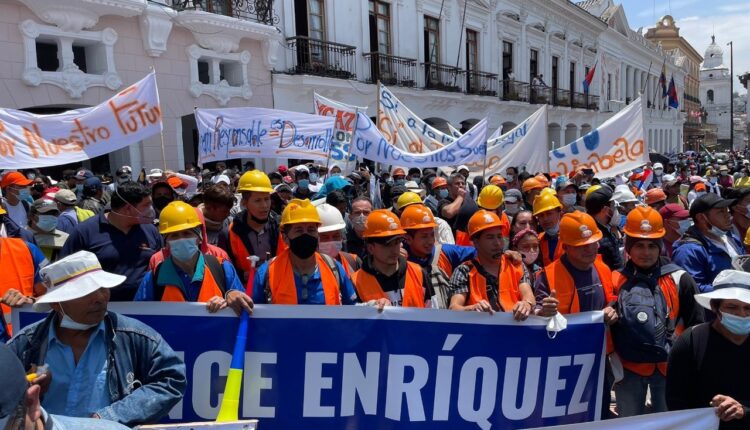Mineros de Ponce Enríquez denuncian incremento deliberado en precios de explosivos