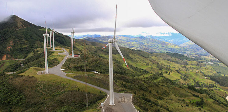 Presidente Lasso emite decretos a favor del desarrollo del sector eléctrico