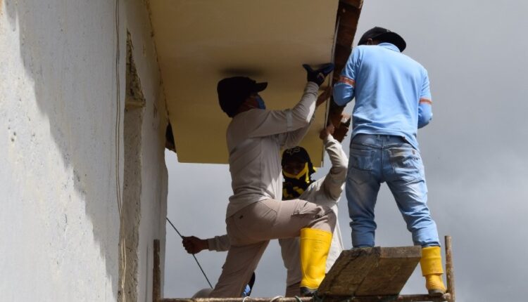 Empresas mineras se unen para adecuar escuela en Gualel