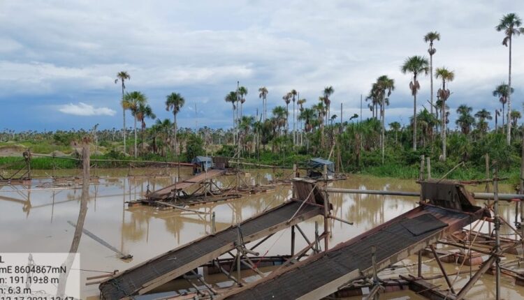 Madre de Dios: Incautan equipos de minería ilegal en comunidades nativas de San Jacinto y Tres Islas