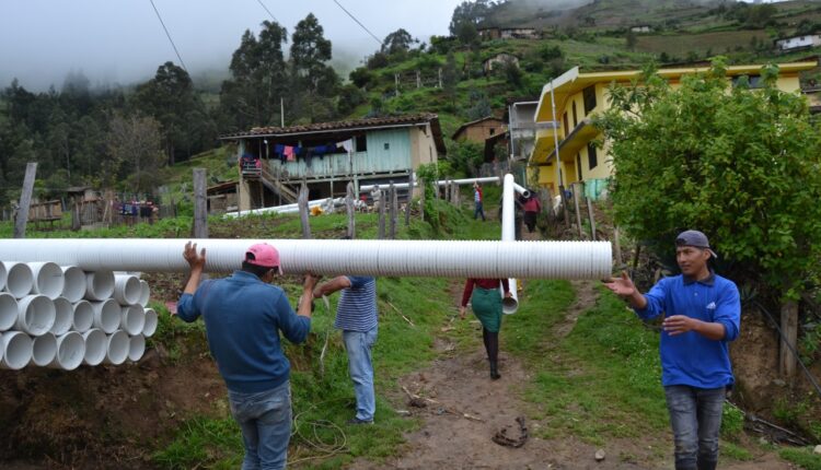 SolGold realiza donación de material para construcción a familias de la zona de influencia