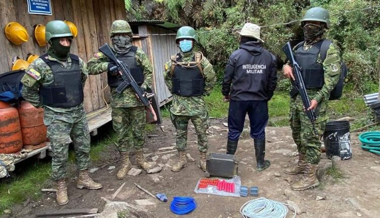 Entidades de control desmantelan campamentos mineros en dos sectores del Azuay