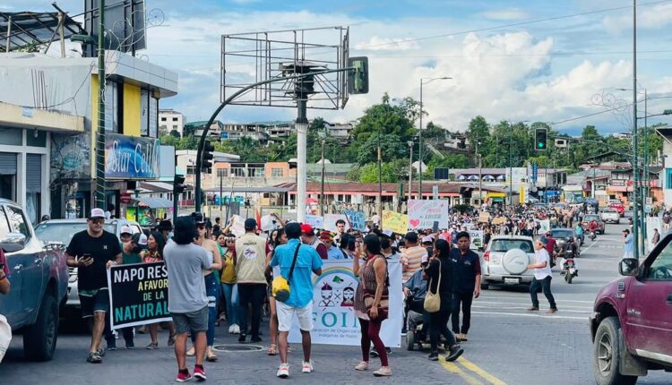 Masiva marcha contra la minería ilegal en Tena – Napo