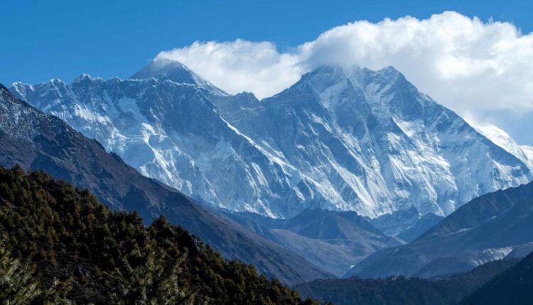 Científicos chinos descubren un enorme yacimiento de litio en la región del Everest