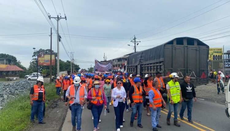 Mineros de Ponce Enríquez exigen un alto a la corrupción en Muyuyacu