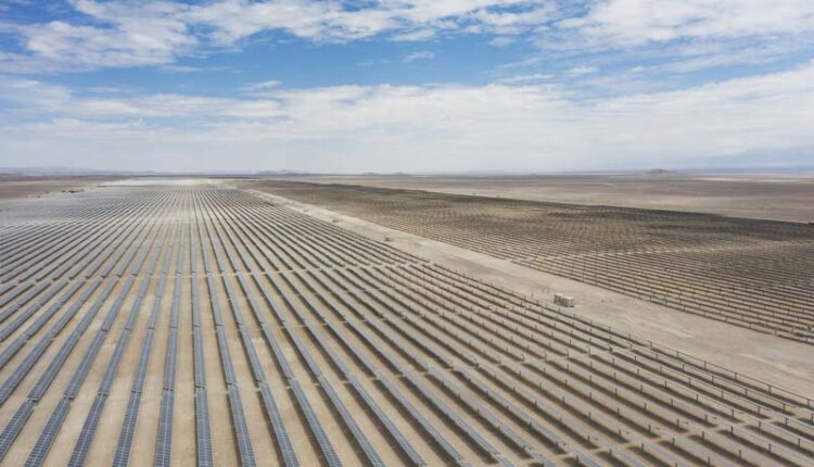 Atlas Renewable comienza a operar la central »Sol del Desierto» de 244MWp en Chile