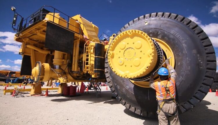 Antapaccay supera todos los récords en el armado de camiones Komatsu 980E-5