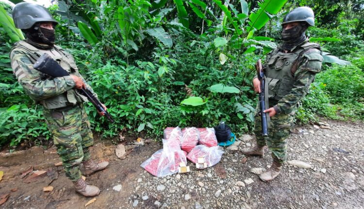 Fuerzas Armadas incautan explosivos en Ponce Enríquez