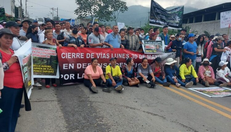 Ponceños cierran vía Panamericana para exigir salida de la minería ilegal