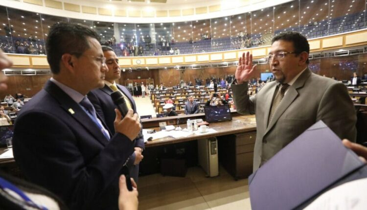 Asamblea nombra a Virgilio Saquicela como su nuevo presidente