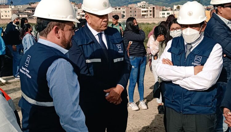 Viceministro de Minas visitó construcción de la Escuela de Minería China de la ESPOCH