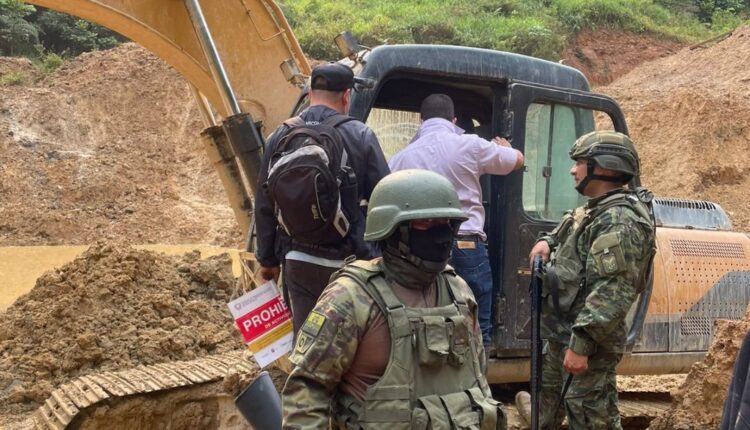 Minería ilegal a cielo abierto en Zamora Chinchipe