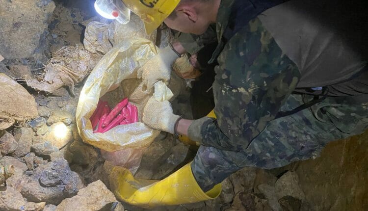 Mineros ilegales carcomen las entrañas de Zaruma