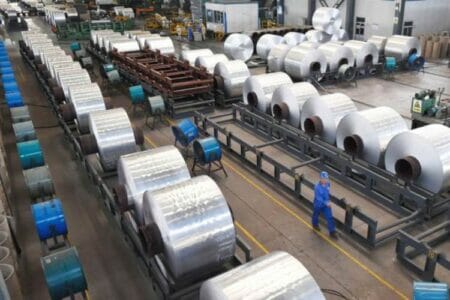 El precio del aluminio amplía sus ganancias tras una subida récord por el temor al suministro de Rusia