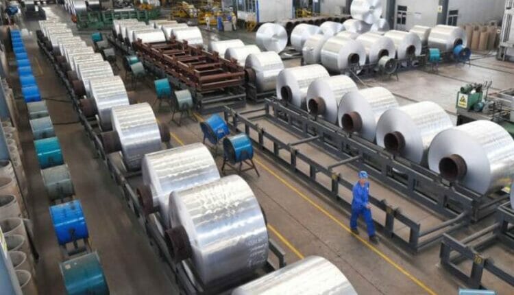 El precio del aluminio amplía sus ganancias tras una subida récord por el temor al suministro de Rusia