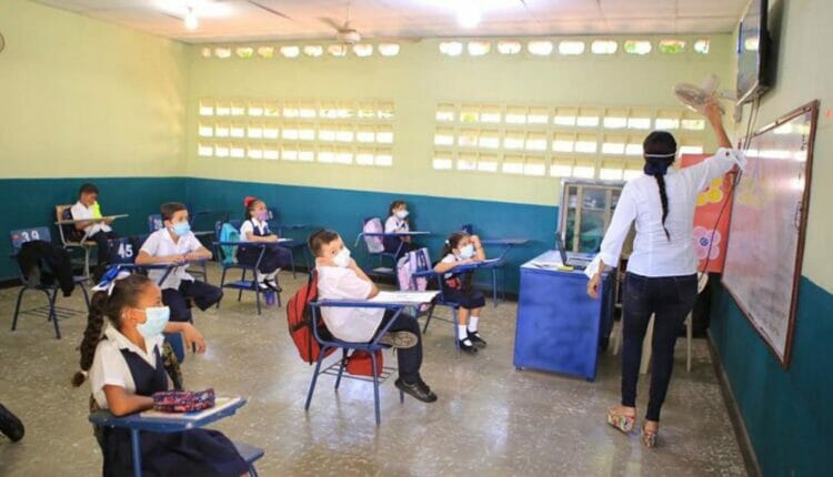 Clases suspendidas en tres cantones previo al feriado