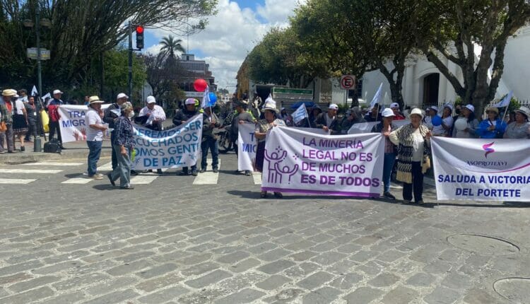 Comunidades de Cuenca marcharon en rechazo a la minería ilegal