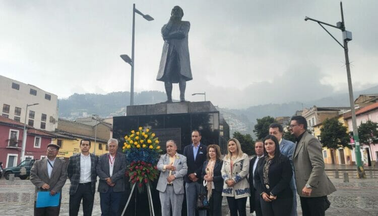 Ecuador rinde homenaje a periodistas