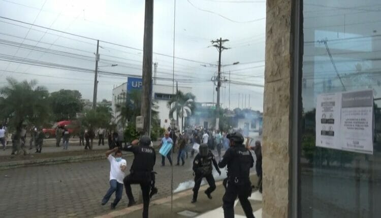 Iza: Líder de protestas a conveniencia