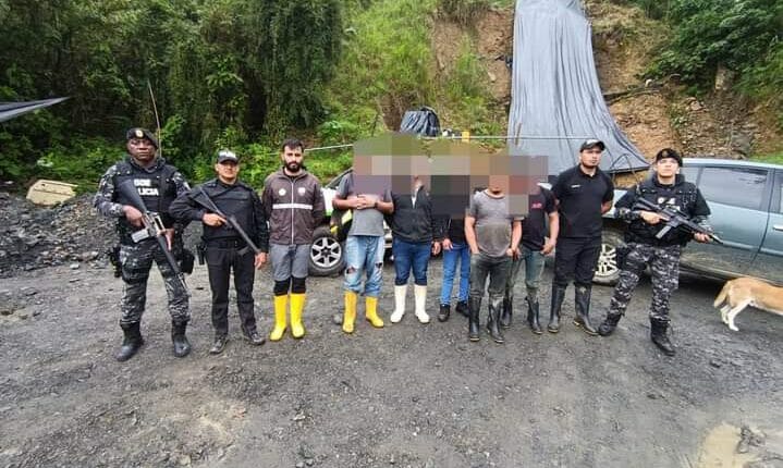 La minería ilegal no descansa en la provincia del Azuay