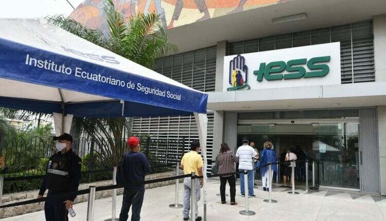 Cambios en el IEES desencadenan posibles movilizaciones