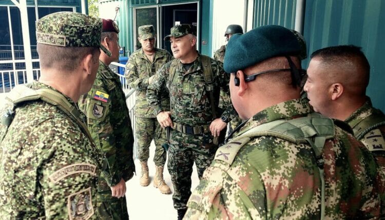 Mandos militares de Ecuador y Colombia unidos para desmantelar la minería ilega