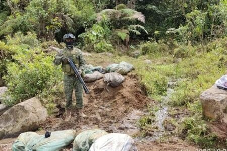 Minería ilegal no se detiene: Decomisan 200 sacos de material mineralizado