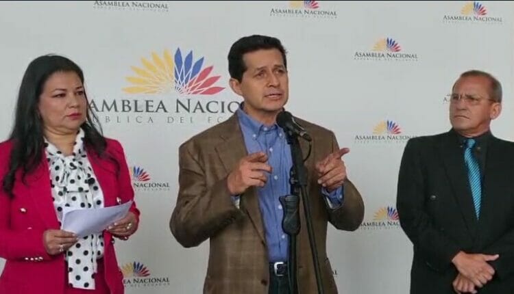Franklin Soria ofreció rueda de prensa en la Asamblea Nacional